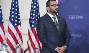 Gestão de novo chefe do FBI é marcada por ausências e comportamento paranoico, segundo site