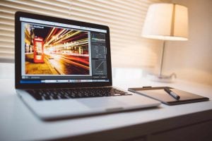 Notebook com tela extra e portas modulares: o que esperar de um AI PC?