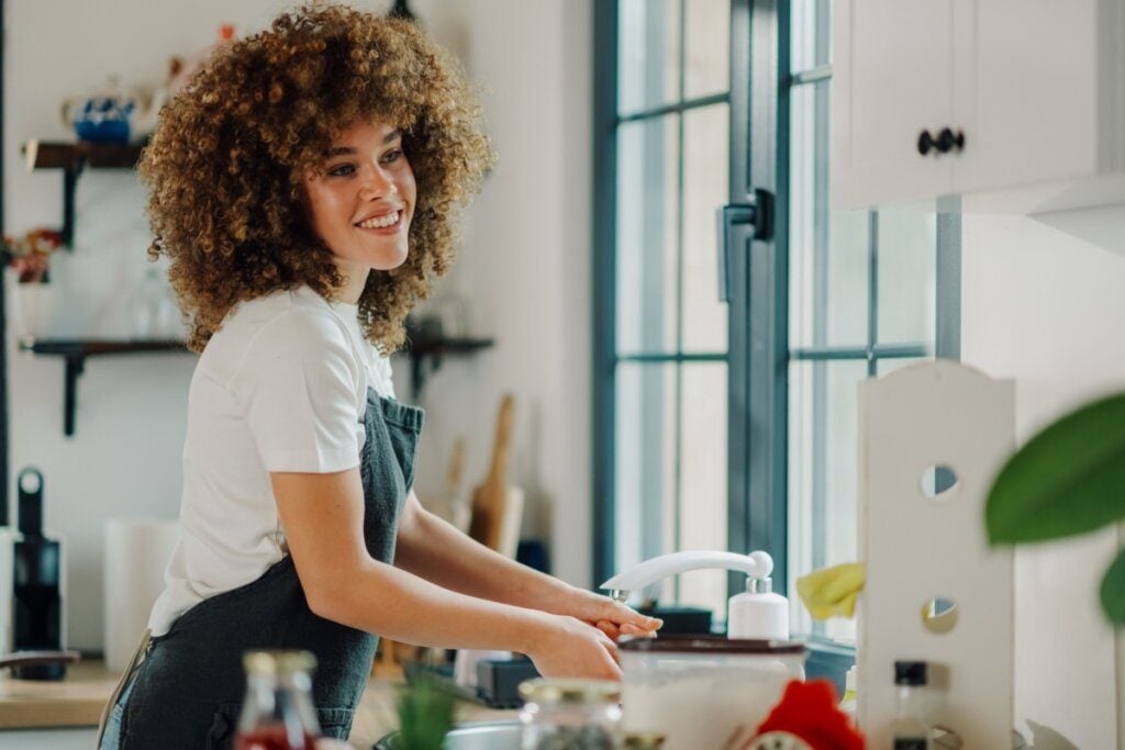Frango malpassado: entenda os riscos à saúde e como evitar contaminações