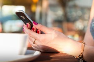  Celular compacto com IA e internet global: como funciona o MindOne