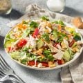 Salada com proteína: aprenda a preparar opção prática e nutritiva