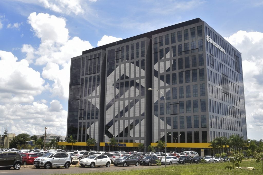 Lucro do Banco do Brasil cai 54% com avanço da crise no agro