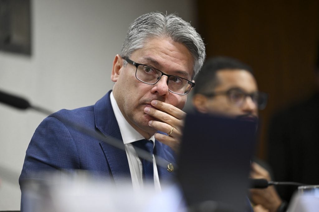 Decisão de Trump sobre facções não ajuda no combate ao crime, diz Alessandro Vieira