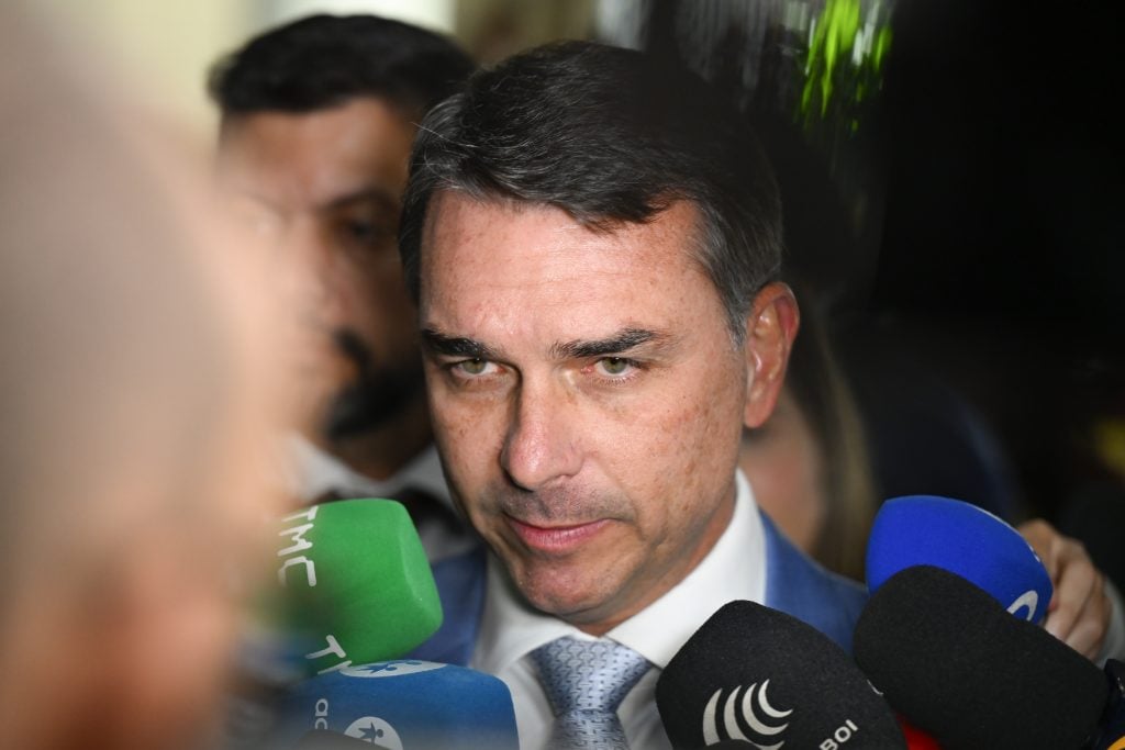 Após crise do caso Vorcaro, coordenador de comunicação deixa campanha de Flávio Bolsonaro