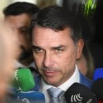 Após crise do caso Vorcaro, coordenador de comunicação deixa campanha de Flávio Bolsonaro