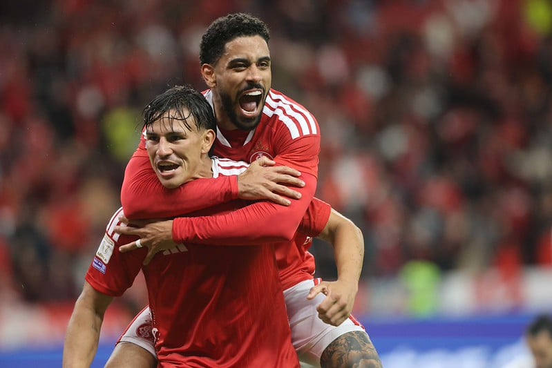 Internacional vence Fluminense por 2 a 0 no Beira-Rio
