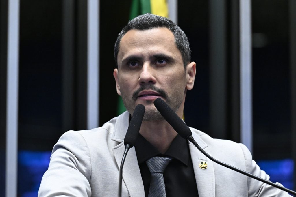 Após desgaste de Flávio Bolsonaro, Republicanos cogita lançar Cleitinho para disputa presidencial