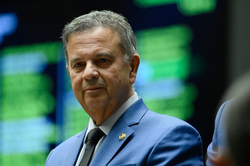 Os 4 senadores que votaram contra o fim da 6×1 na CCJ