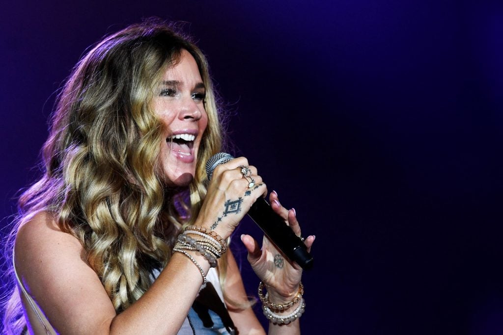 Florianópolis paga R$ 2,7 milhões por show de cantora de soul que aderiu ao conspiracionismo antivacina