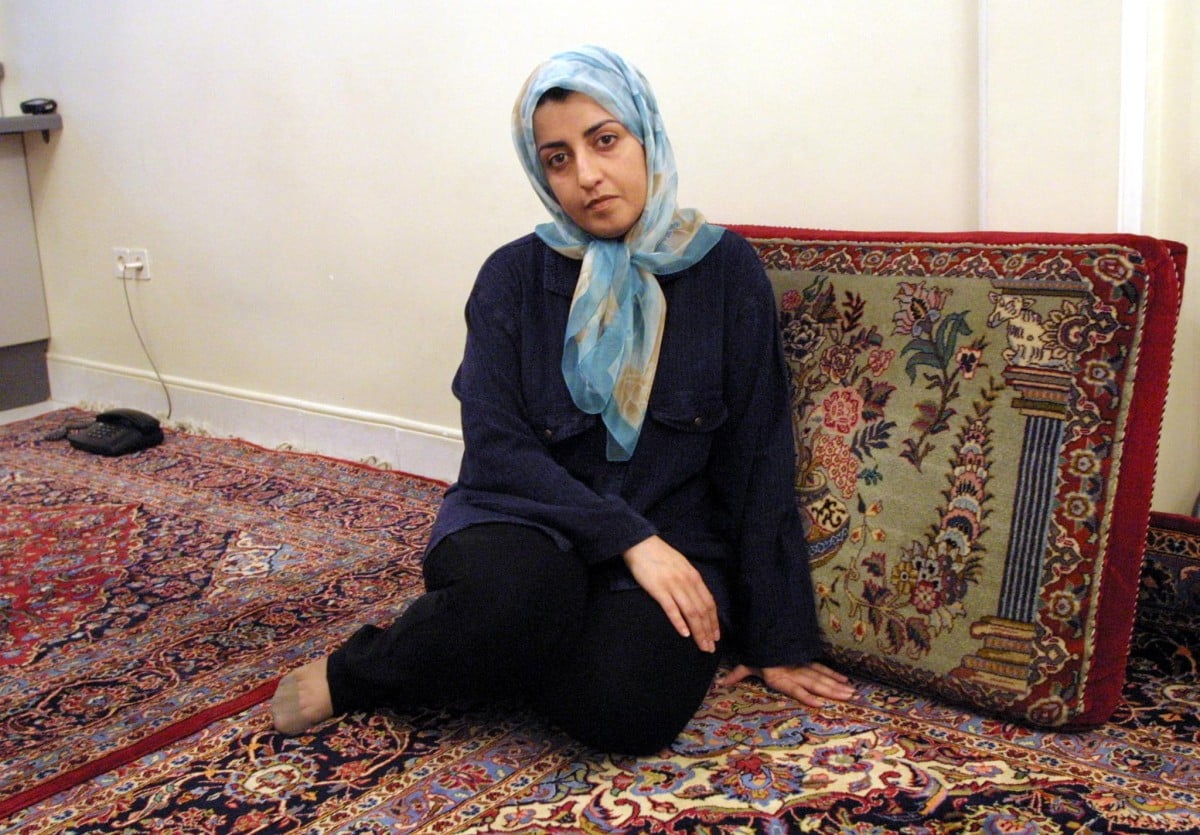 Iraniana vencedora do Nobel está ‘entre a vida e a morte’ após ser hospitalizada