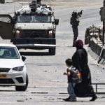 Soldados israelenses matam adolescente palestino que jogava pedras contra veículos