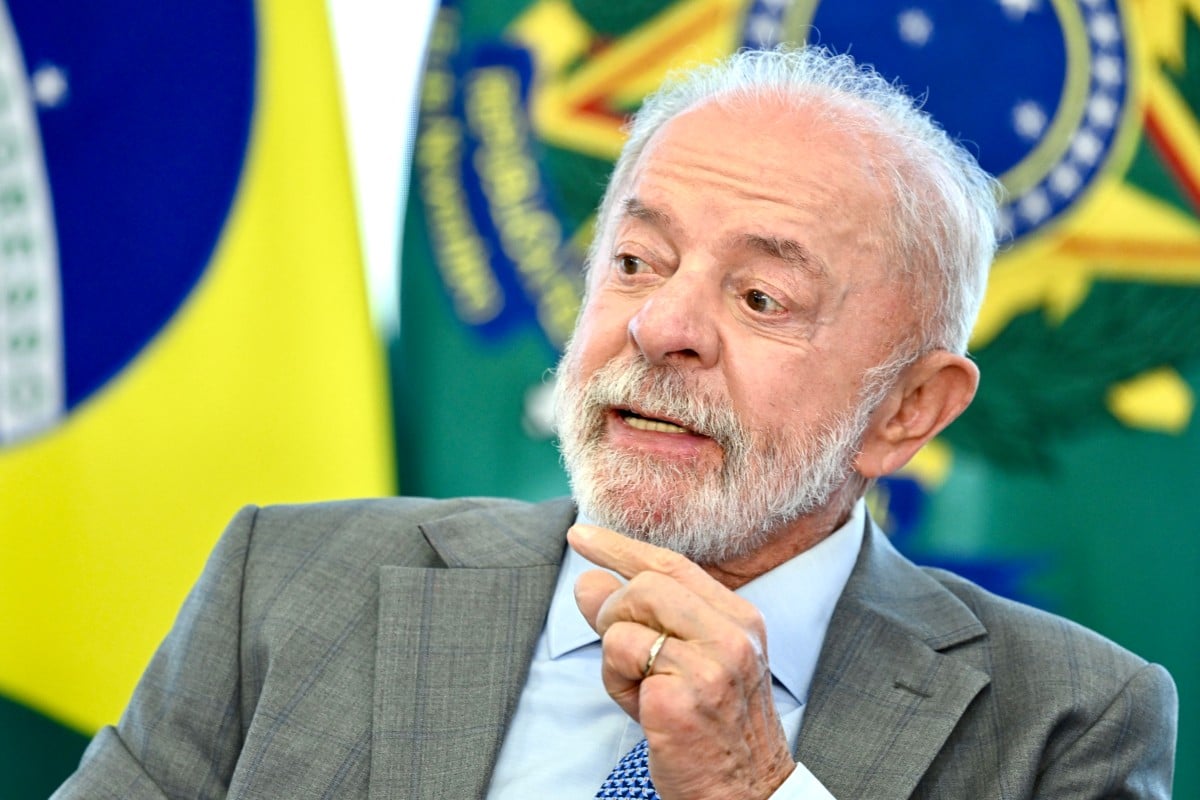 Lula critica Bolsonaro por atuação na pandemia e sanciona lei em memória às vítimas da Covid-19