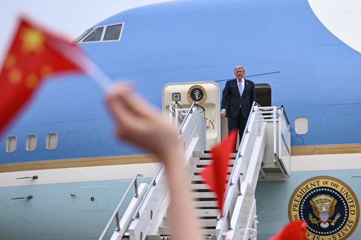 Trump deixa a China e afirma ter feito acordos comerciais 'fantásticos'