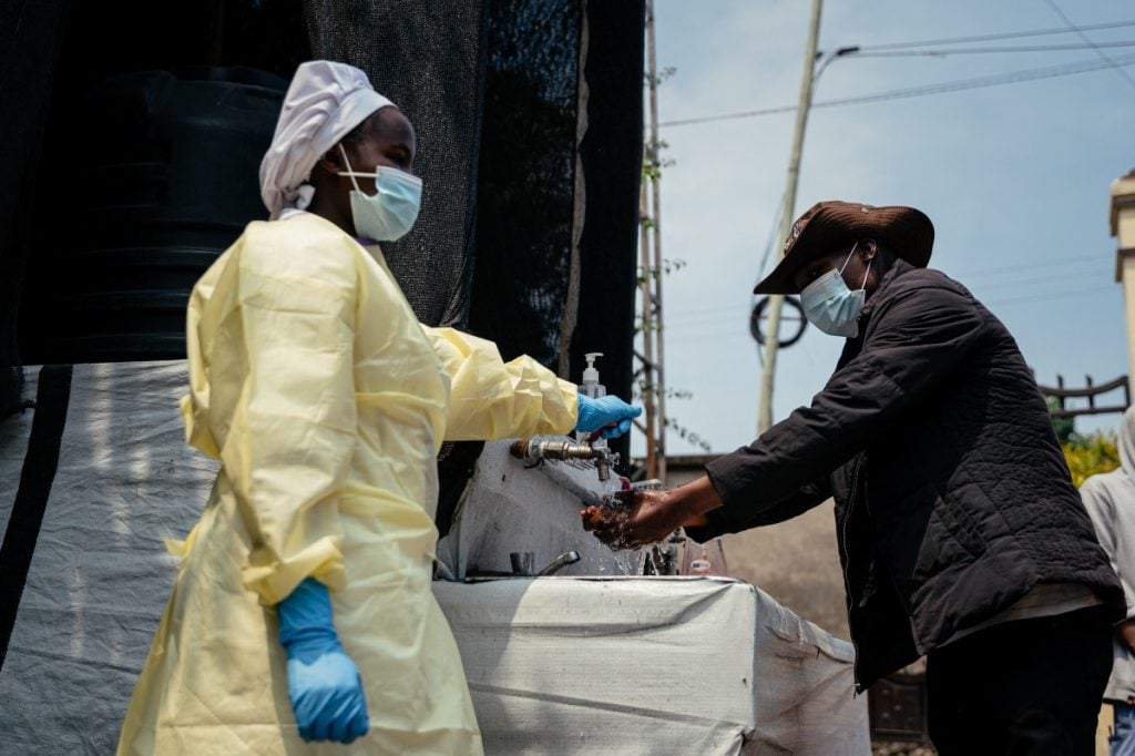 OMS afirma que risco de propagação global da epidemia de ebola é baixo