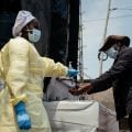 OMS afirma que risco de propagação global da epidemia de ebola é baixo