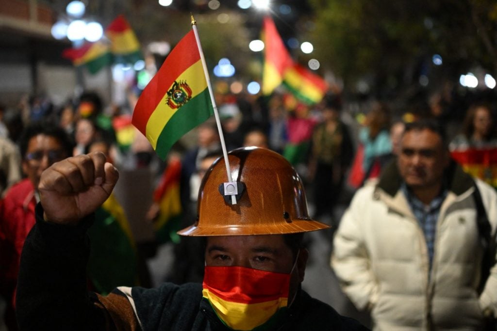 Trabalhadores pressionam presidente da Bolívia com protestos