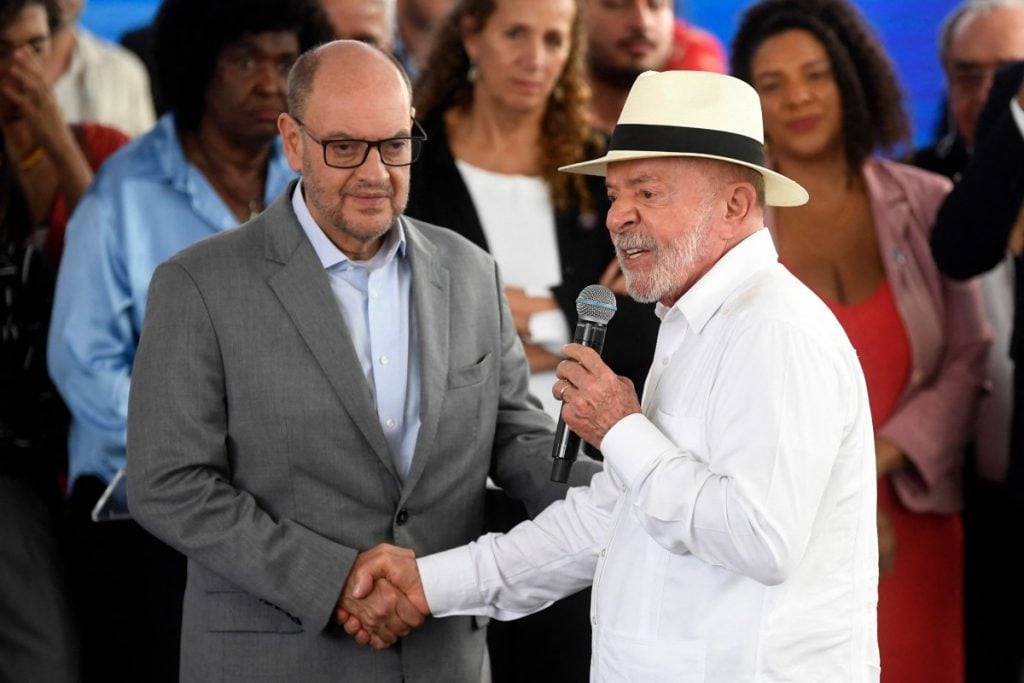 No RJ, Lula faz apelo a Couto: ‘trabalhe para prender todos os ladrões que governaram esse estado’. 