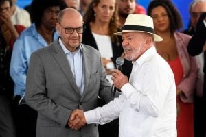 No RJ, Lula faz apelo a Couto: 'trabalhe para prender todos os ladrões que governaram esse estado'