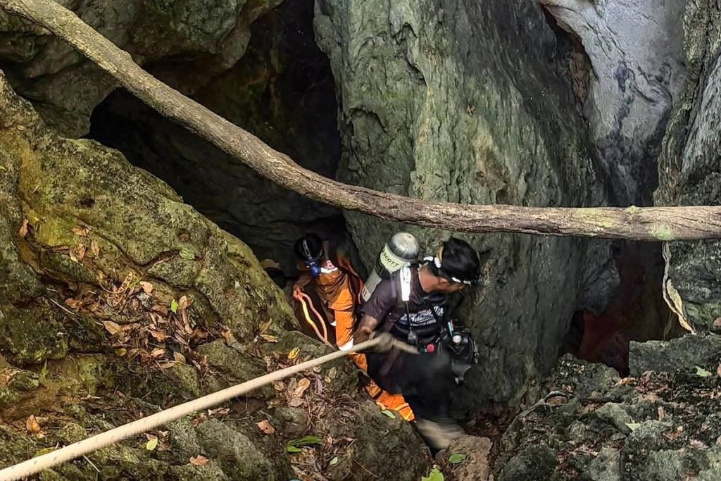 Mergulhadores encontram vivas cinco de sete pessoas presas em caverna no Laos