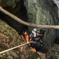 Mergulhadores encontram vivas cinco de sete pessoas presas em caverna no Laos