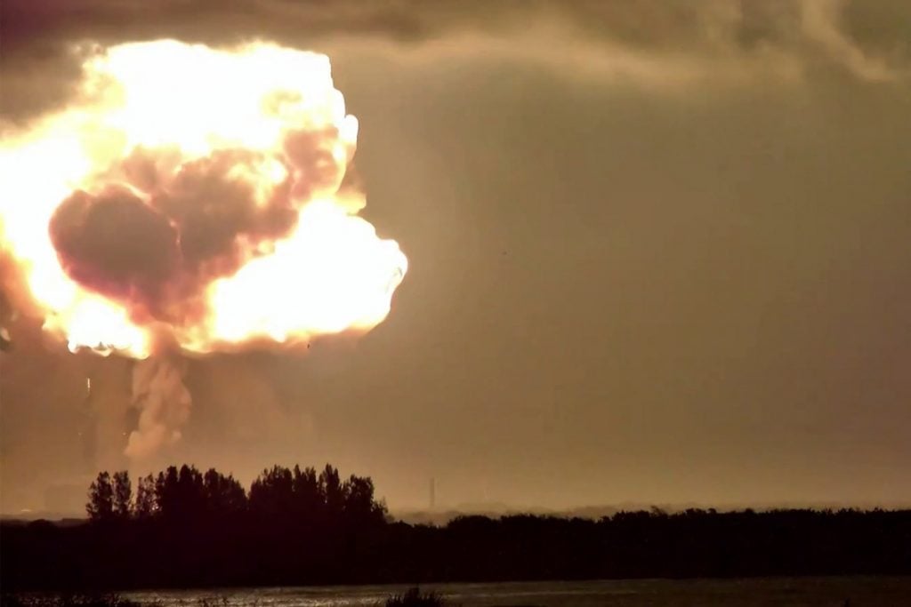 Foguete da Blue Origin, de Jeff Bezos, explode na plataforma de lançamento