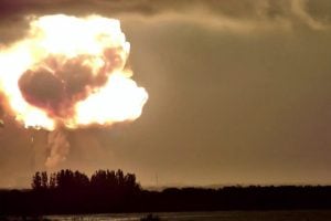 Foguete da Blue Origin, de Jeff Bezos, explode na plataforma de lançamento