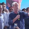 Ciro confunde gesto de apoiador com apologia ao CV em evento: ‘Prende ele’