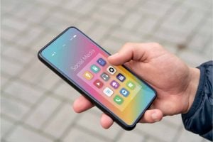 Bateria de celular fácil de trocar pode mudar a vida dos brasileiros? Entenda o que a Europa decidiu