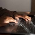Golpes digitais com IA: como proteger casa, dinheiro e família?