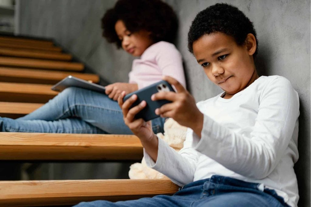 Crianças nas redes: IA da Meta resolve ou os pais ainda precisam agir?