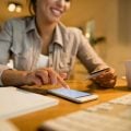 Como esconder apps de banco e criar zonas seguras no celular