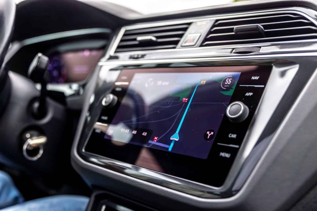 Como turbinar a central multimídia do carro sem trocar o painel