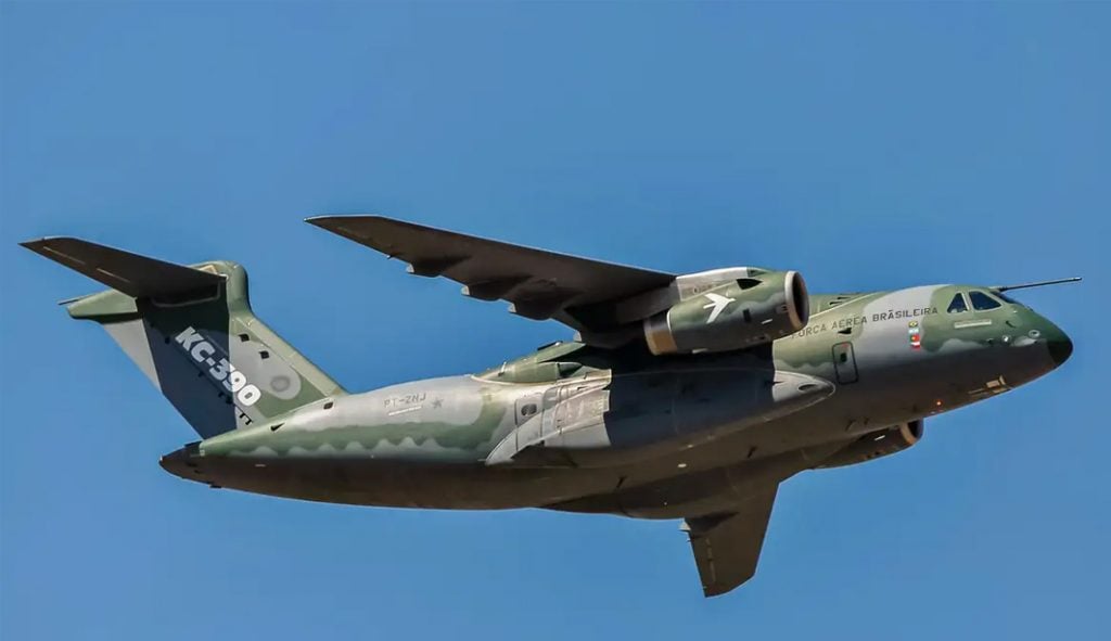 Embraer assina contrato de venda de aviões para os Emirados Árabes