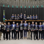 Porteira escancarada