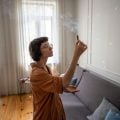 5 sinais de que a energia da casa pode estar aumentando o cansaço emocional