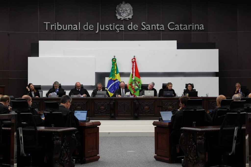 Justiça de SC condena homem por criticar ensino sobre ‘religião de negros’ em escola