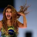 Sob a lua cheia, a ‘loba’ Shakira encanta uma multidão em Copacabana