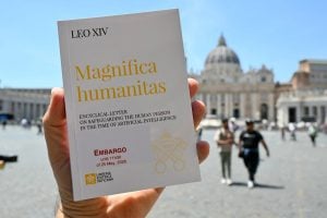 IA precisa ser 'desarmada', diz papa em nova encíclica