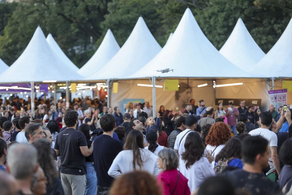 Feira do Livro reúne autores e centenas de atividades em São Paulo; confira a programação
