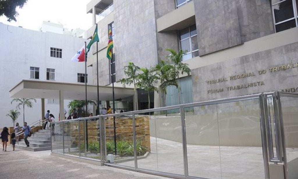 Justiça condena advogadas que usaram comando oculto de IA para induzir resultado de sentença