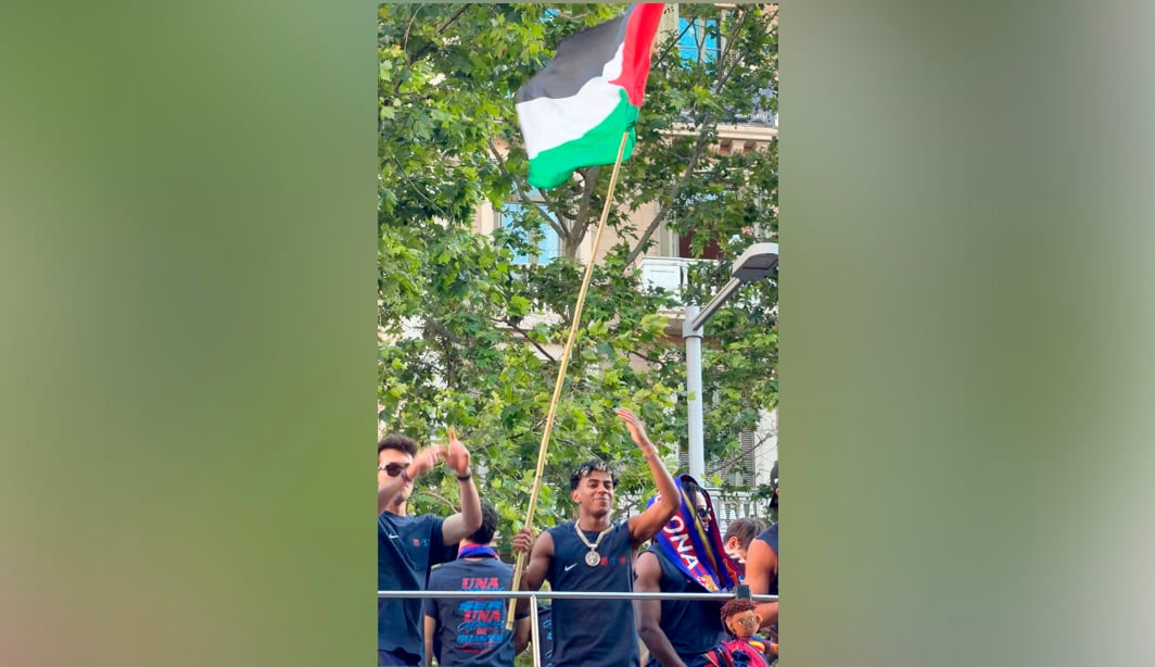 Técnico do Barcelona critica Lamine Yamal por exibir bandeira palestina