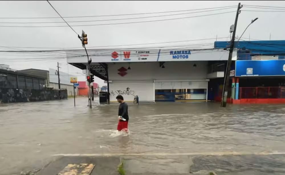 Chuvas em Pernambuco deixam mais de 2.190 desabrigados e desalojados