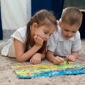 6 benefícios do brincar na infância que refletem na vida adulta