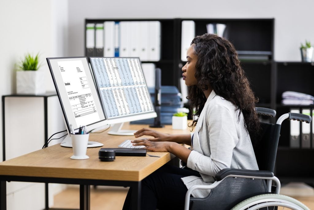 67% das pessoas com deficiência nunca foram promovidas no emprego