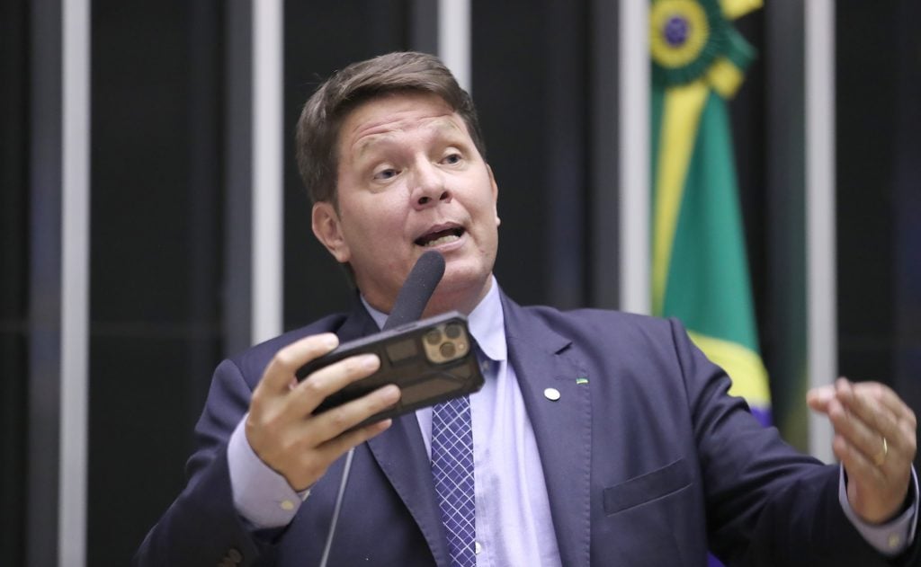 Mário Frias diz a Dino que não enviou emendas para financiar filme de Bolsonaro