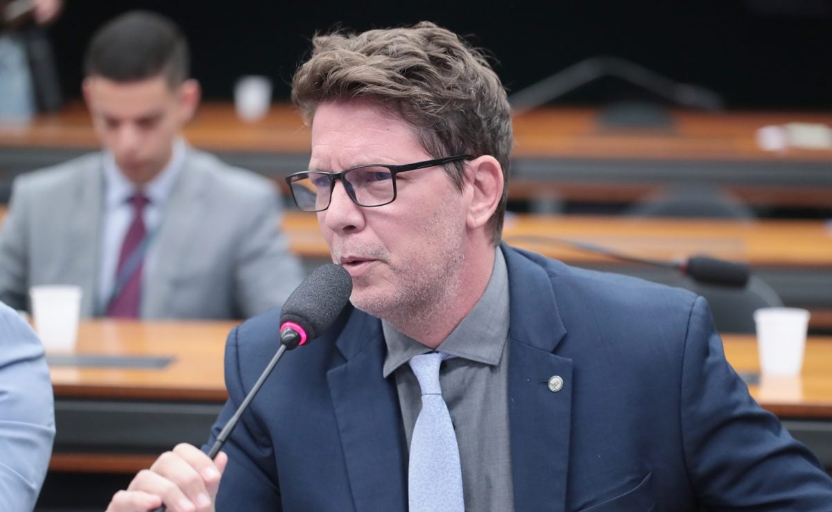 Qual é a organização que levou Mário Frias para os EUA