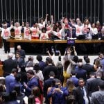Câmara aprova PEC do fim da escala 6×1; texto vai ao Senado
