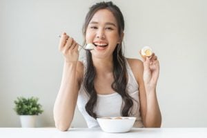 Whey protein ficou caro? Veja o que consumir no lugar sem perder proteína