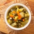 7 receitas de caldos, cremes e sopas low carb para os dias frios