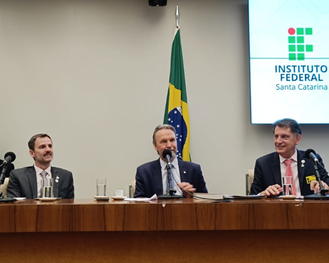 MPF suspende concurso de professor de Libras em SC após denú